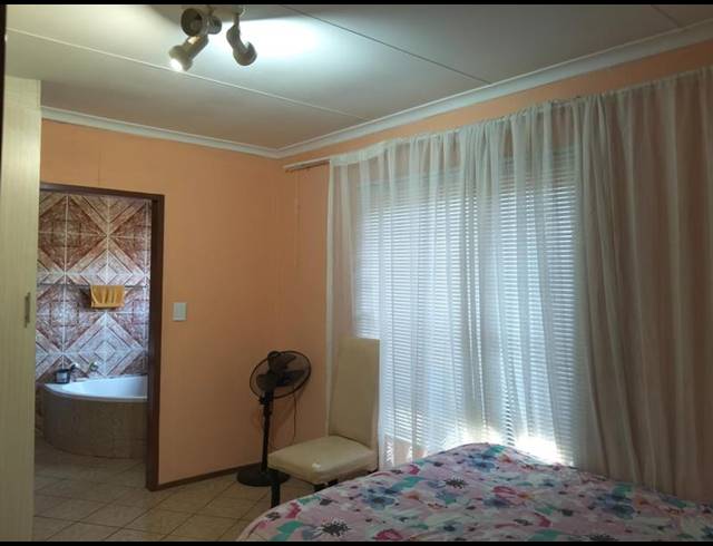 3 BEDROOM HOUSE FOR SALE IN THE ORCHARDS